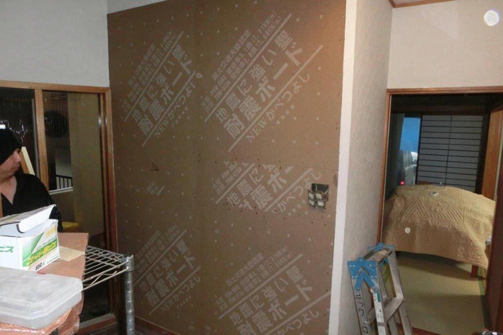 玄関壁耐震ボード設置