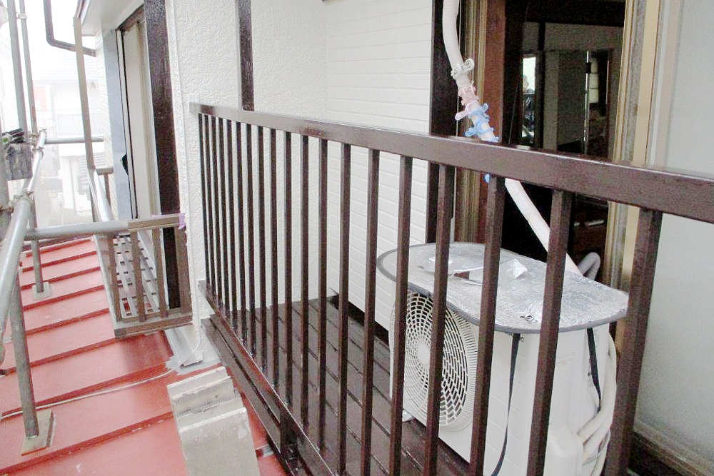 塗装後のベランダ手摺