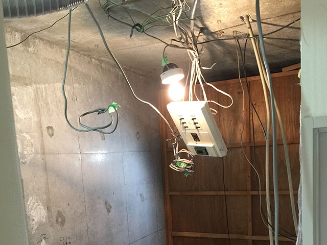既存タイル風呂の解体