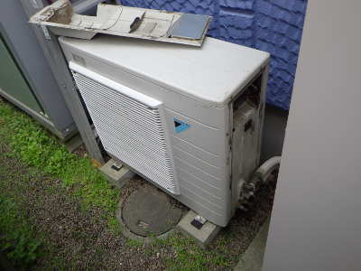 交換前のヒートポンプユニット