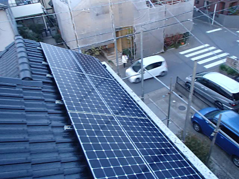 設置後の太陽光パネル