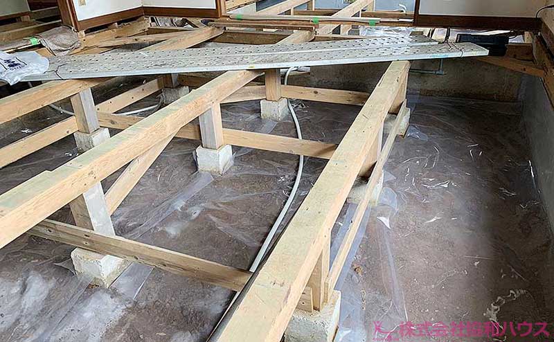 床下全体に防湿シートの敷設