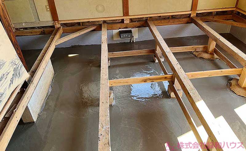 コンクリートを流し込んだ部屋の床下
