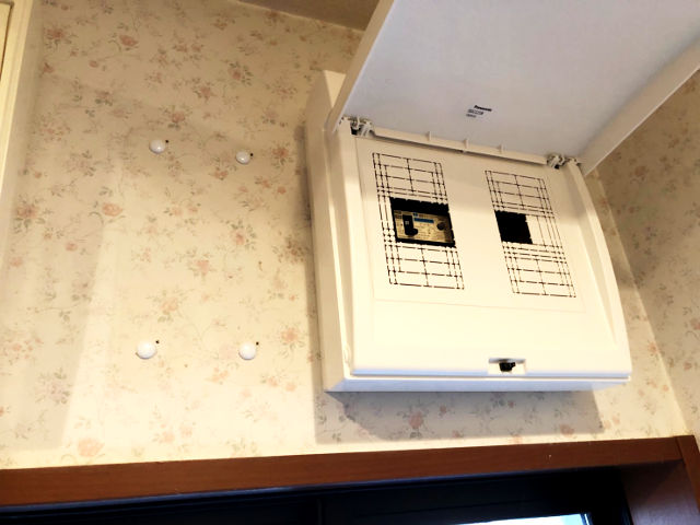 蓄電池用のブレーカーの設置