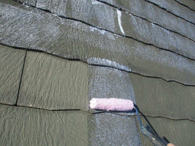 下塗りしている屋根