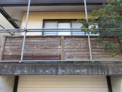 塗装前の木製フェンス