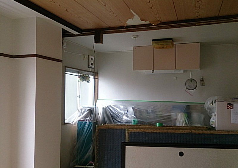 キッチン間仕切り壁の解体