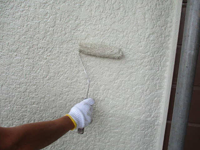 外壁の上塗り作業