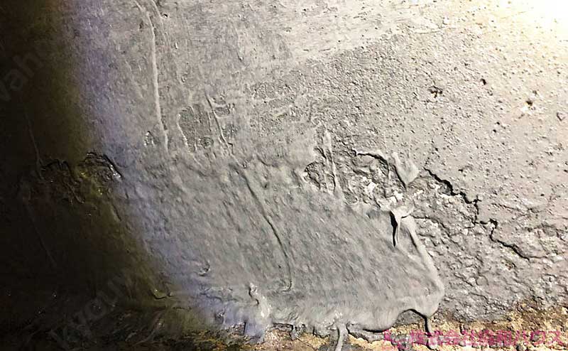 床下基礎のベタ基礎の隙間をタックダインで埋める