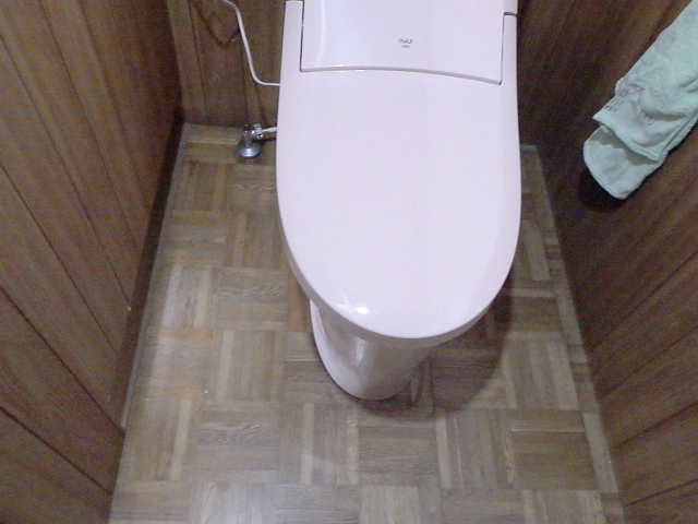 新しいトイレの取り付け