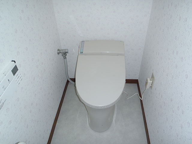 トイレ設置・壁紙張り込み