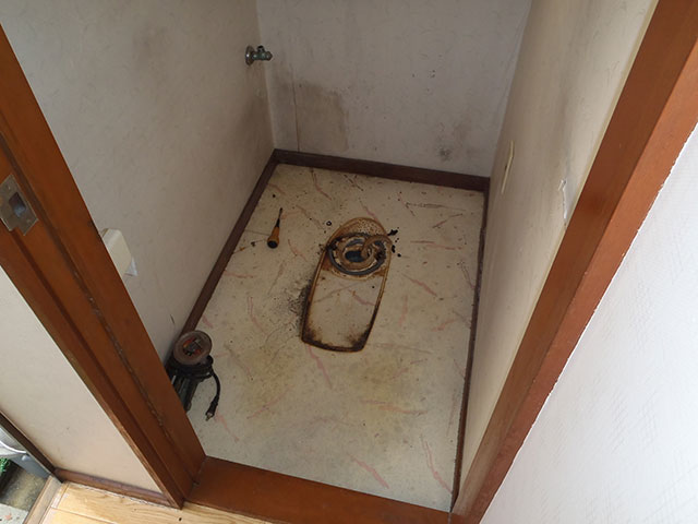 既存トイレの撤去