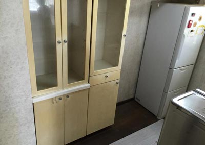 施工前のキッチン上部収納部分