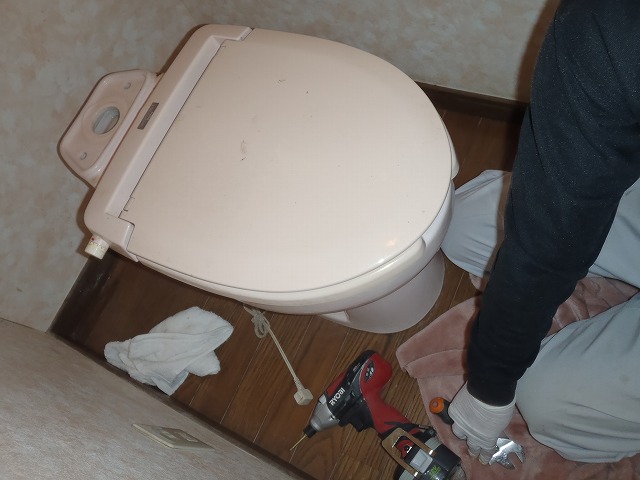 既存のトイレ撤去