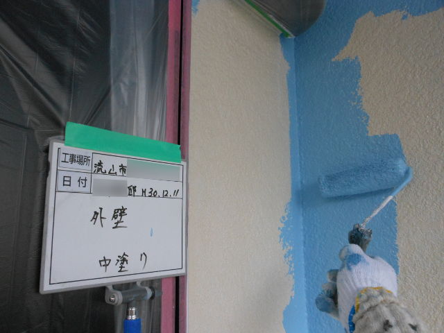 外壁の中塗り