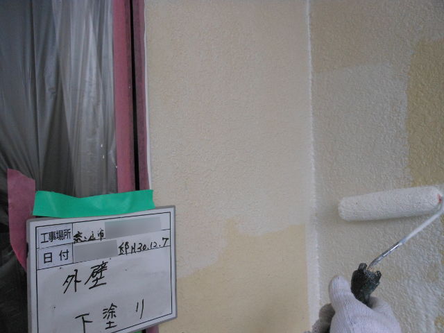外壁の下塗り