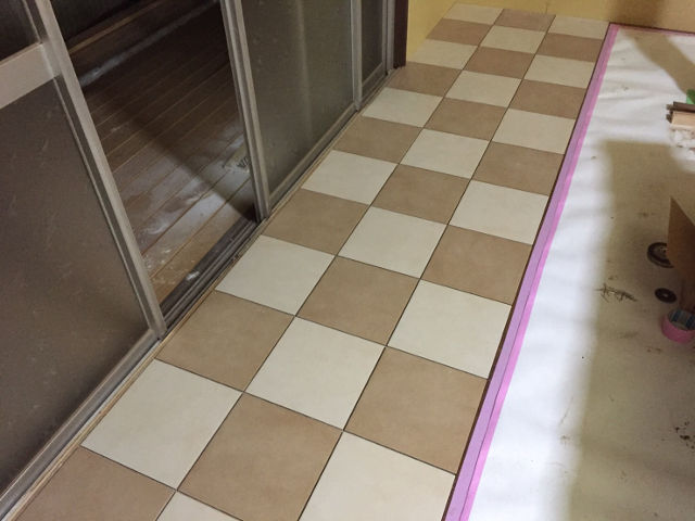 2色床タイル施工