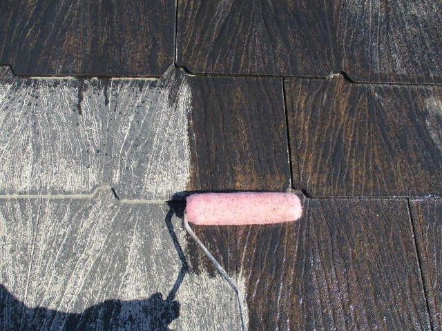 下塗りしている屋根