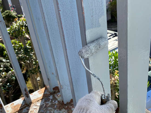 ベランダ鉄部の下塗り