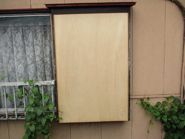 新しく合板を貼り込んだ戸袋