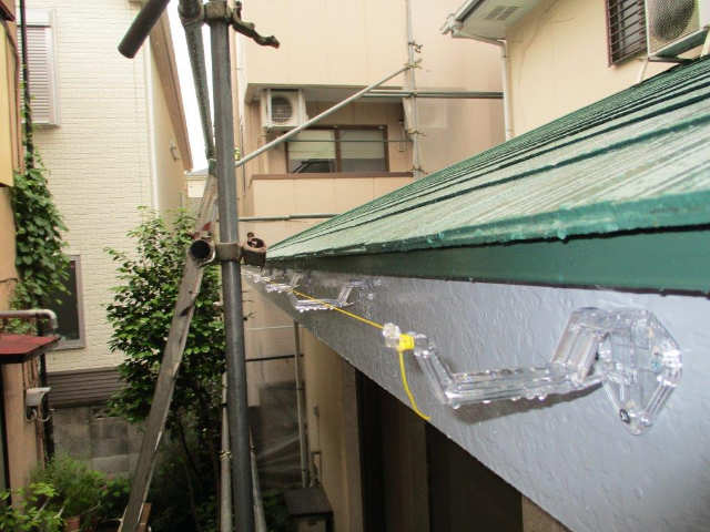 雨樋金具の取り付け