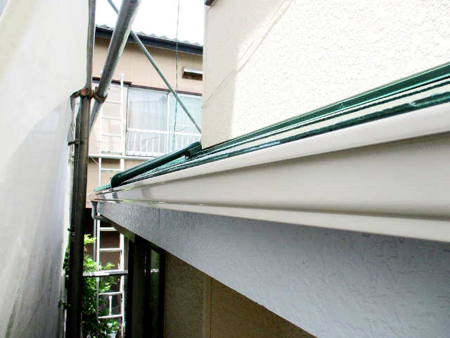 新しい雨樋の取り付け
