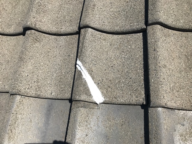 割れている瓦の補修
