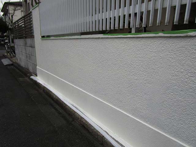 塀の下塗り