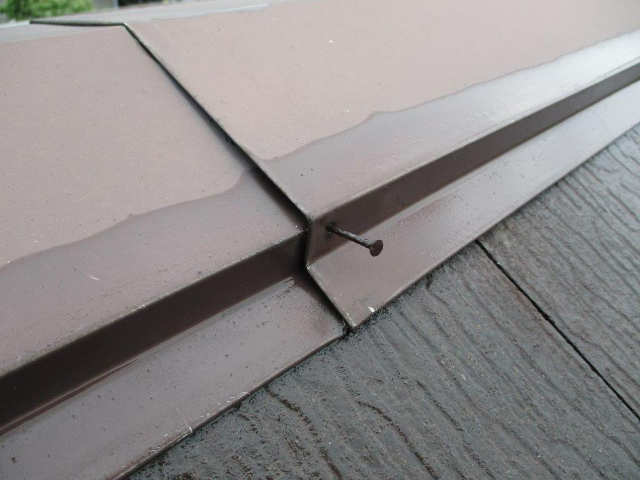棟板金の釘浮き