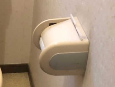 交換前のペーパーホルダー