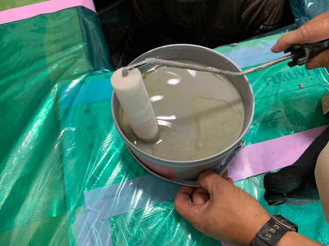 下処理剤を混ぜ合わせる