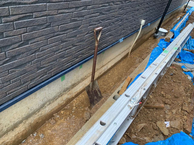 基礎外側周辺の掘削作業