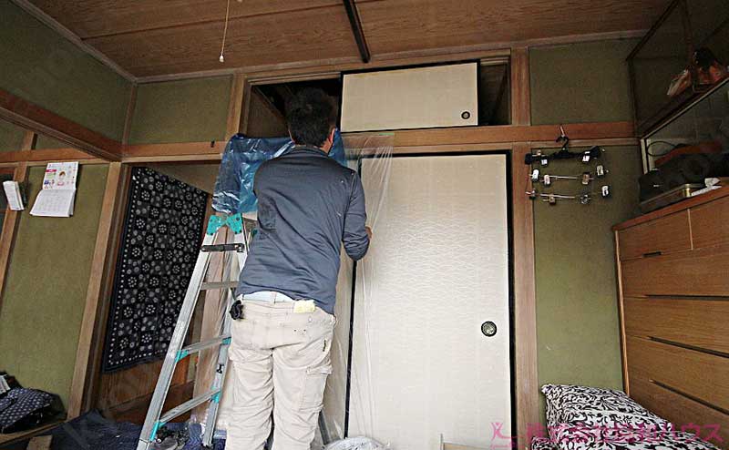 屋根裏に入る押入れ部分の養生