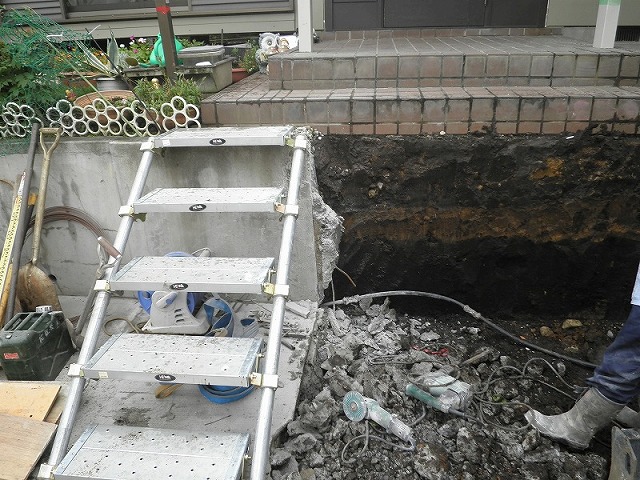 玄関部分の解体・撤去