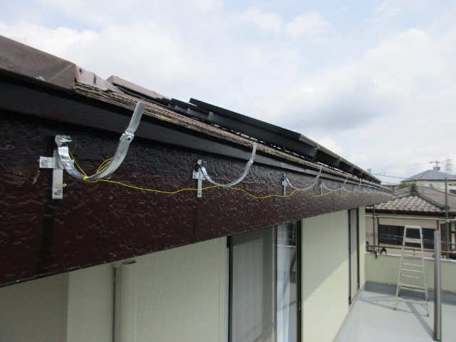 雨樋金具の取り付け