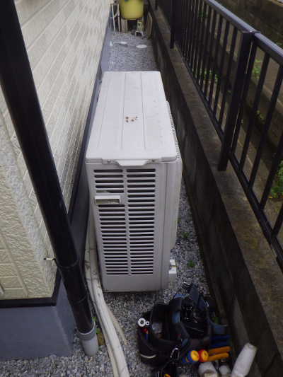 交換前のヒートポンプユニット