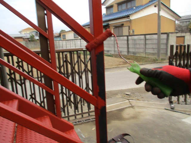 外階段のサビ止め塗装作業