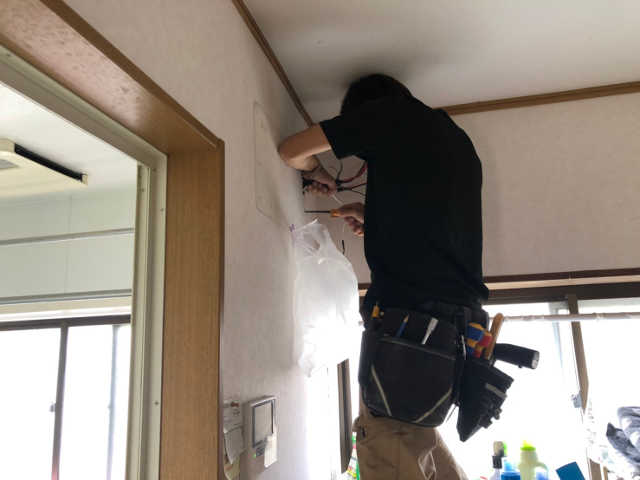 既存のパワーコンディショナーの取り外し