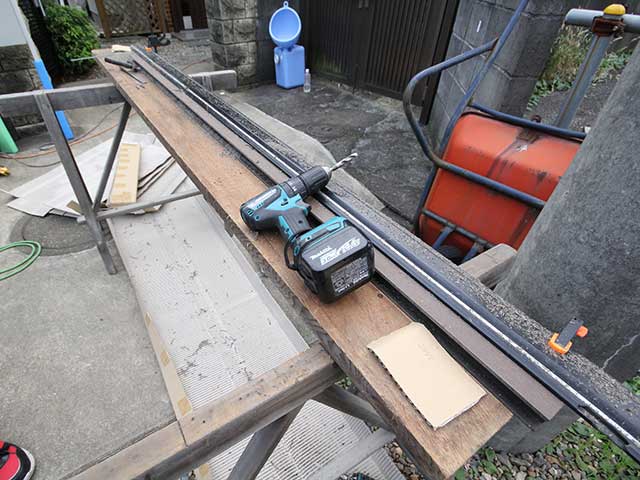床材のカット