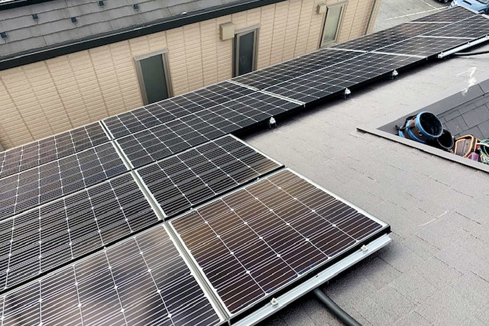 設置後の太陽光パネル