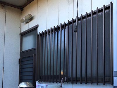 施工前の浴室窓