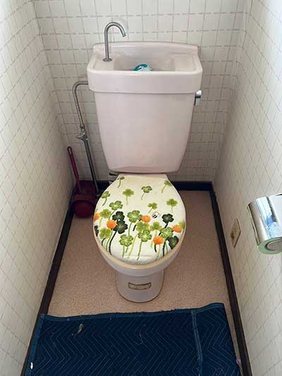 交換前のトイレ