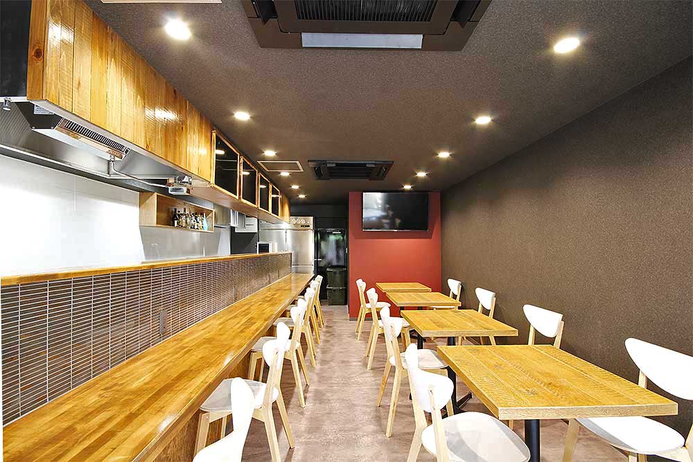 施工後のダイニングバー
