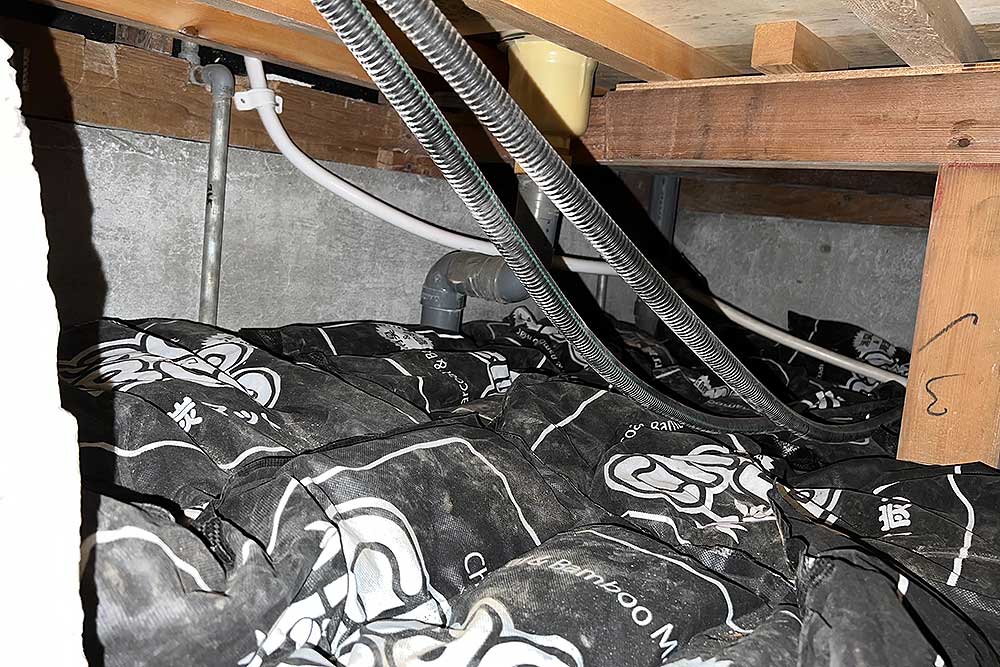 施工後の床下調湿マット