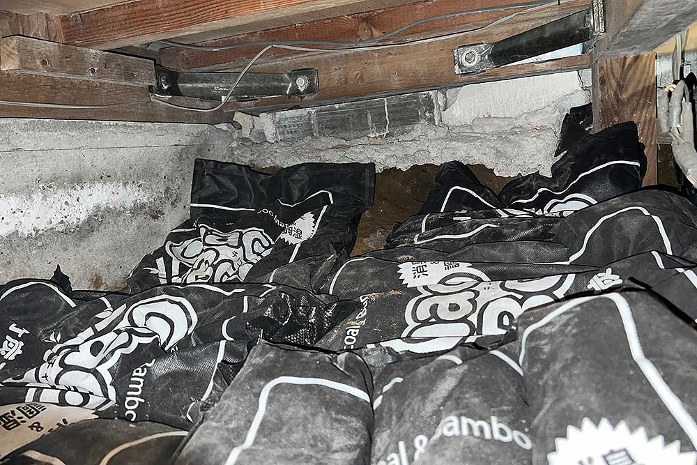 施工後の床下調湿マット