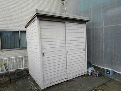 塗装前の物置