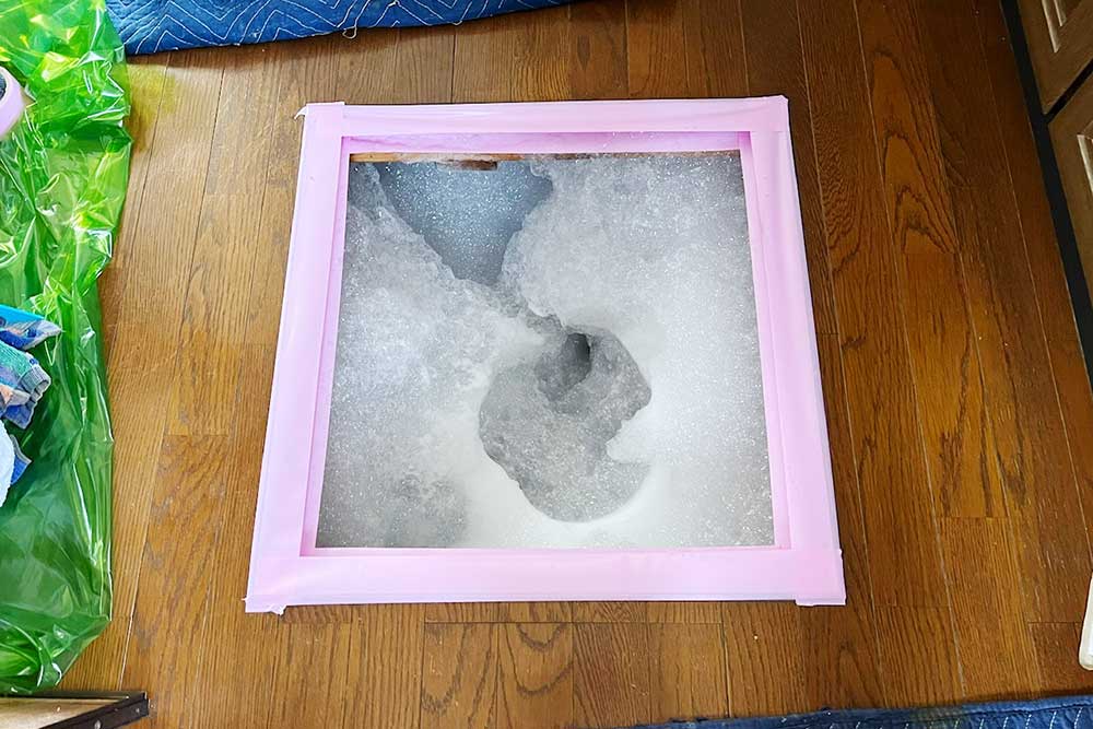 施工中のシロアリ発泡消毒
