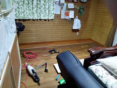 施工前のリビング床