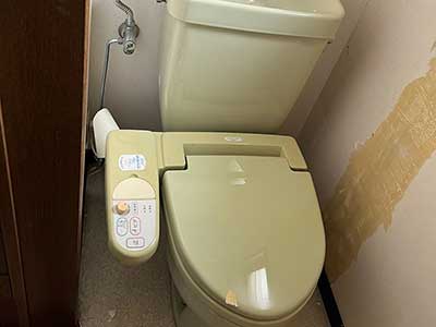 交換前のトイレ