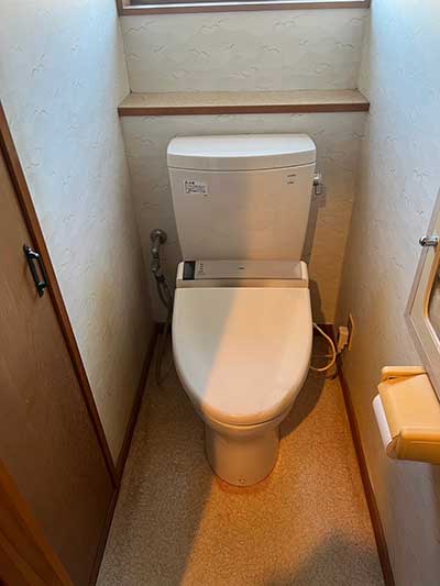 交換前のトイレ